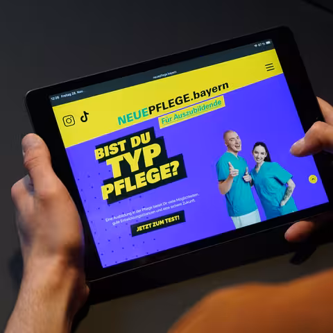 Moderne Drupal-Website auf Tablet