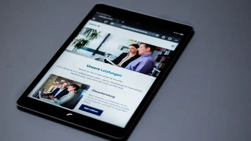 Die Website von wetreu auf einem Tablet