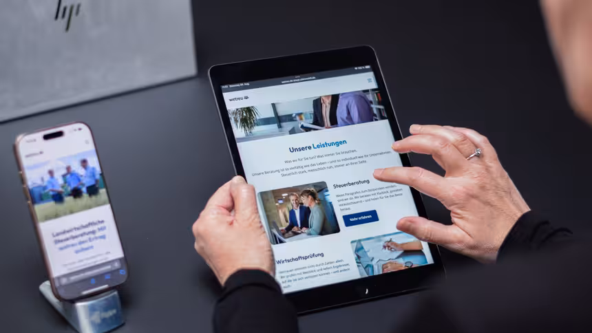 Die Website von wetreu auf einem Tablet und einem Handy