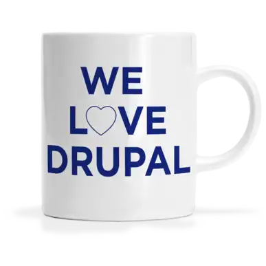 Eine Tasse, auf der "We love Drupal" steht