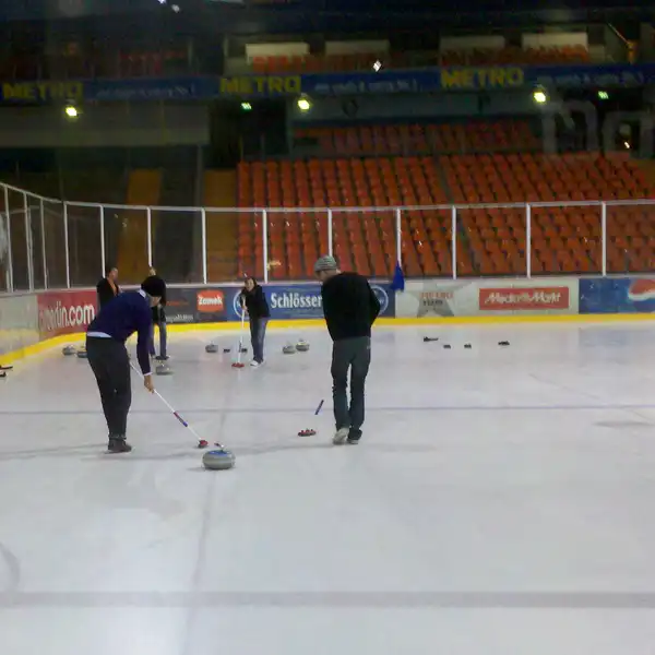 2011: Curling