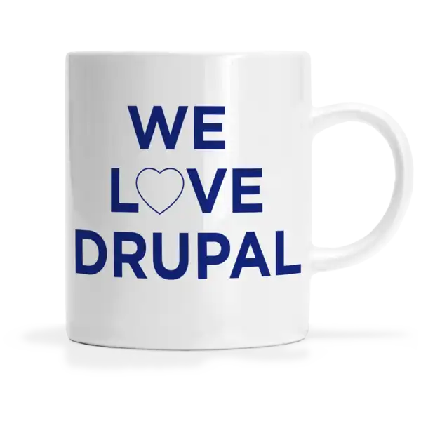 Eine Tasse, auf der "We love Drupal" steht