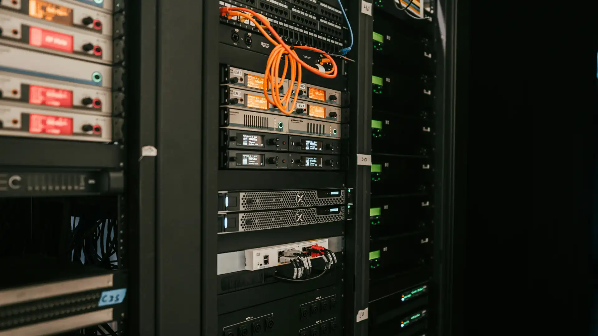 Serverschrank mit einem Server