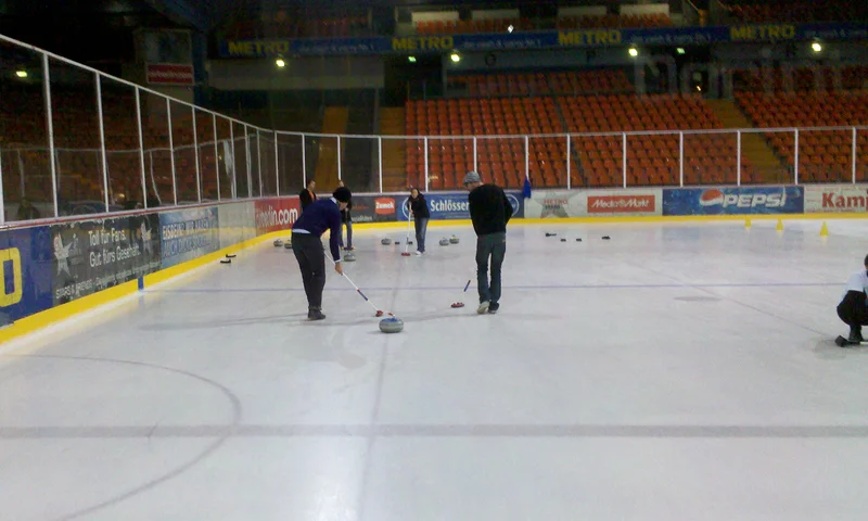 2011: Curling
